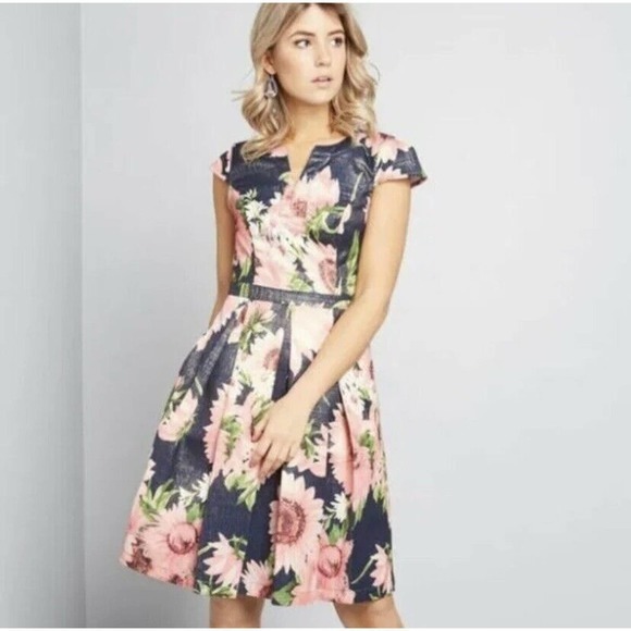 Modcloth Personal Boldness Metallic Floral‎ Fit And Flare Dress Size 6 - Picture 11 of 11